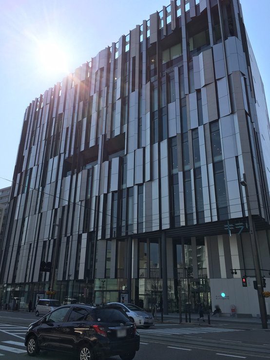 富山市ガラス美術館