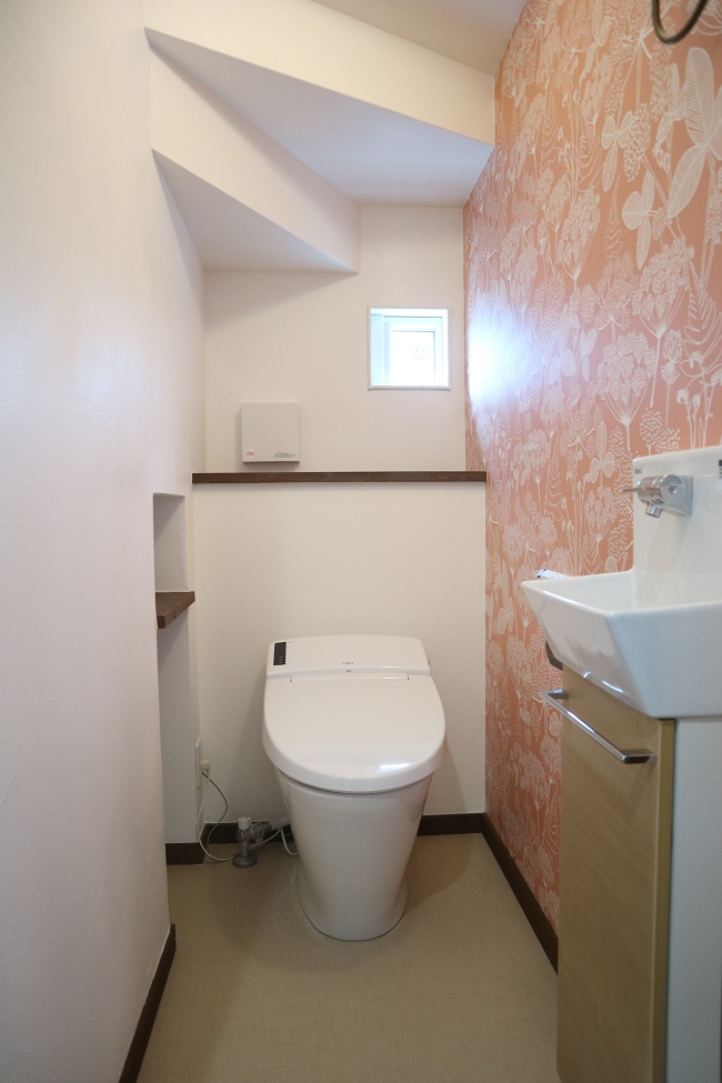 トイレの中のちょとした収納スペース 埼玉で注文住宅 建て替え 新築のlohasta Home ロハスタホーム