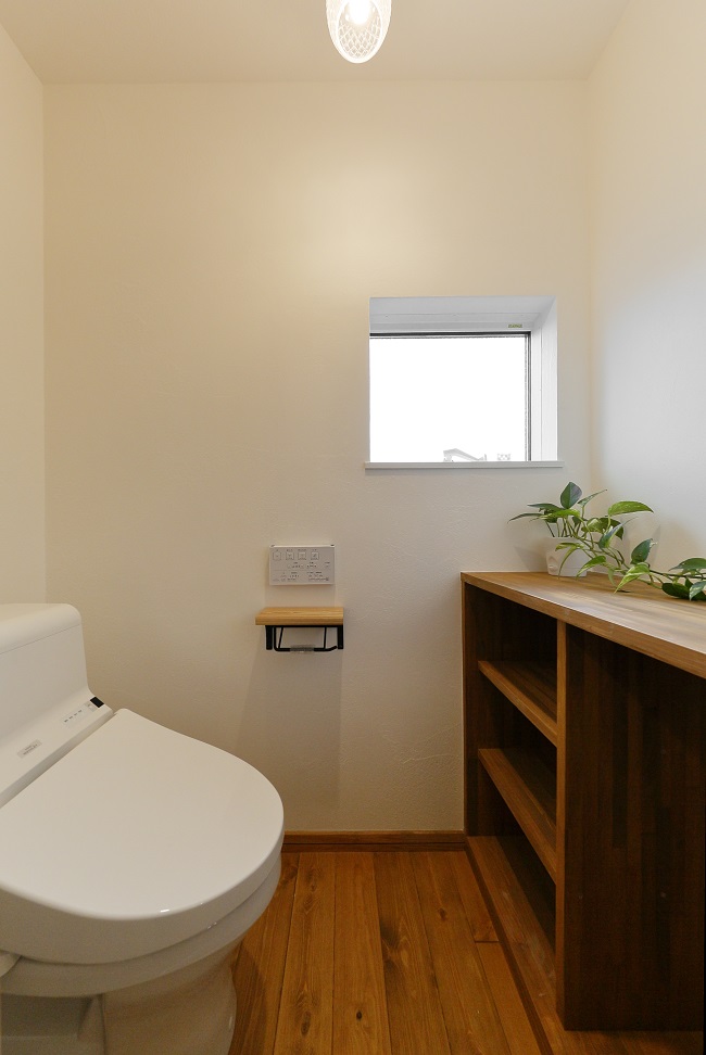 トイレの中のちょとした収納スペース 埼玉で注文住宅 建て替え 新築のlohasta Home ロハスタホーム