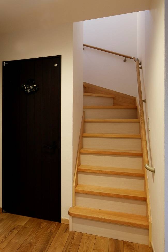 階段の 踏み板 側板 蹴込み板 の色 埼玉で注文住宅 建て替え 新築のlohasta Home ロハスタホーム