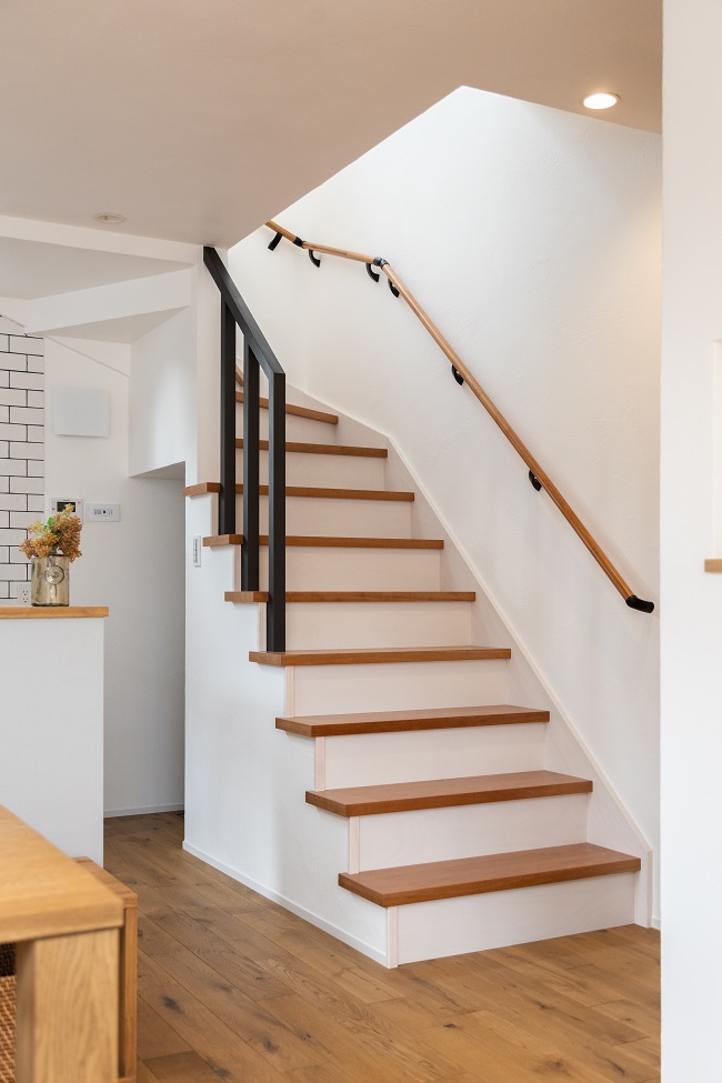 空間を少しでも広く魅せる工夫 階段編 埼玉で注文住宅 建て替え 新築のlohasta Home ロハスタホーム