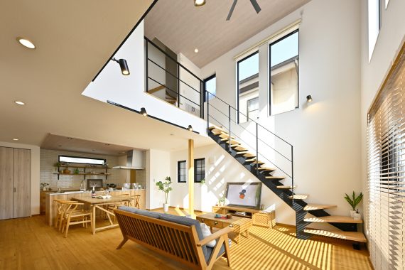 鉄骨階段 | 埼玉で注文住宅・建て替え・新築のLOHASTA home（ロハスタ 