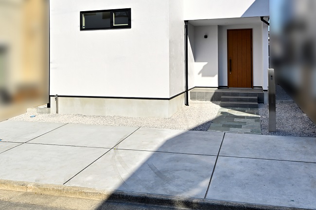 玄関前のアプローチ。 | 注文住宅・建て替え・新築のLOHASTA home